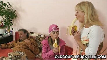 Moje rodzinne ciasta: jej sekretny ogród — Ryder Rae seks fotka