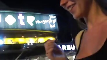 PAWG MILF sex fotki kobiet Alura Jenson uderza nieśmiałego klienta