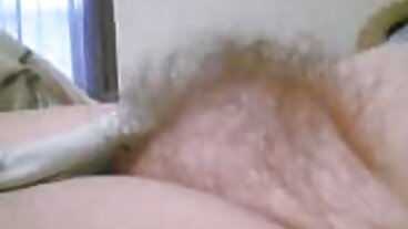 Pool Boy zwerbowany do owlosione cipki fotki seksu przez Huge Tittied Boss Lady!
