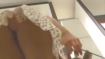 Bossy erotyczne zdjecia Blonde Macocha każe chłopakowi lizać