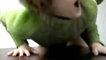 Reality Kings: Ruchanie w erotyczne zdjecia dupę Ginebry Bellucci na łóżku z różami na PornHD