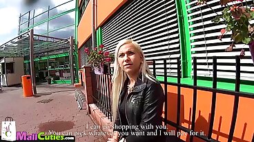 BRAZZERS xxxfotki Lesbijski romans PAWG eskaluje do biseksu FFM