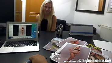 Nikki Benz podnosi kutasa, dopóki nasienie nie wypłynie seksfotki