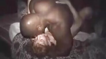 Dowodząca Stepma starsze nago zdjecia chce pomóc w goleniu jej Cootera