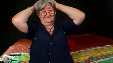 Gorąca siostra zdjecia xxx dręczy swojego przyrodniego brata, pieszcząc jego ogromny shlong