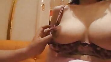 MYLF Małe cycki MILF przymierza nową sex fotki i filmy bieliznę i uwielbia, jak jej cipka czuje się w niej pieprzona